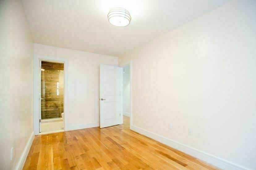 261 Tompkins Ave - Photo 9