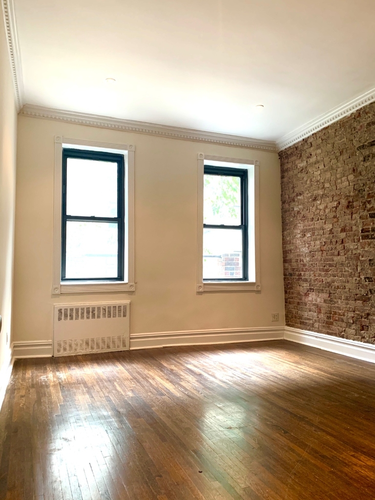 242 East 75th Street - Photo 2