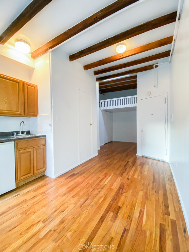 531 East 13th Street - Photo 1