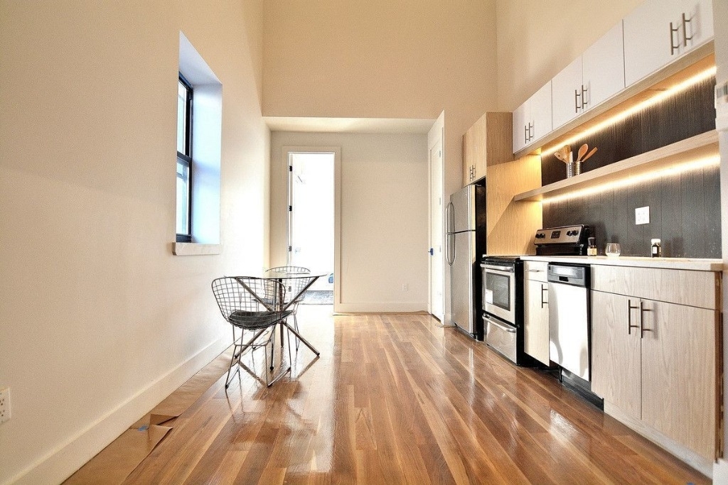 413 Manhattan Avenue - Photo 5