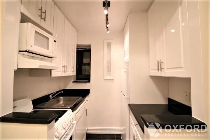 West 68th st - Photo 2