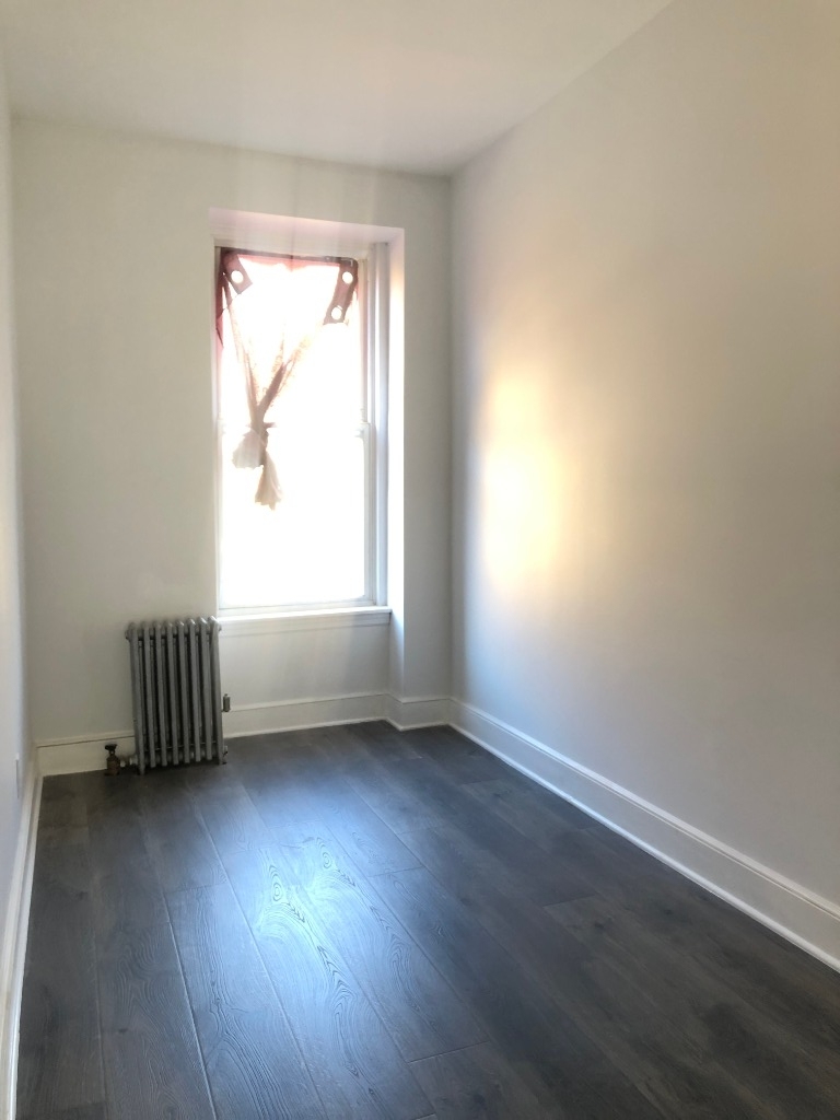 566 Park Pl - Photo 1