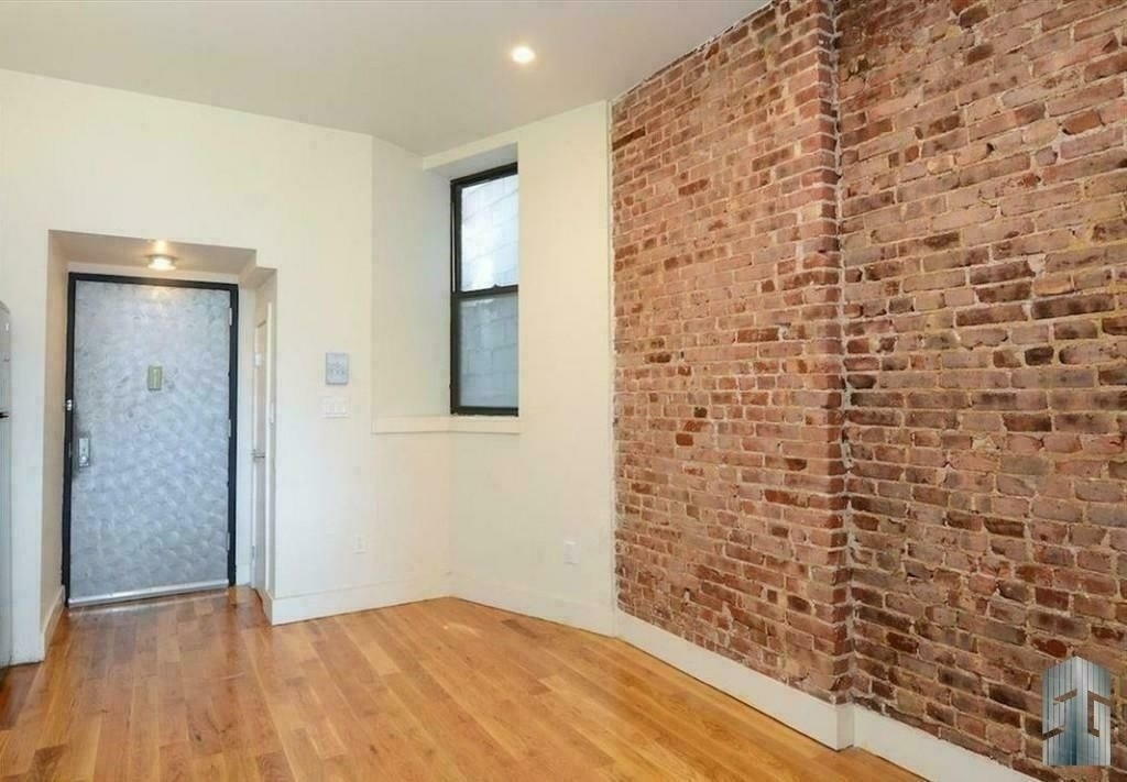 332 Hart Street - Photo 1