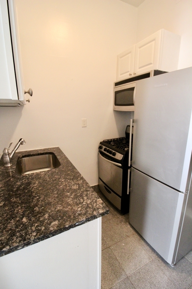 104 Perry Street #3a - Photo 7