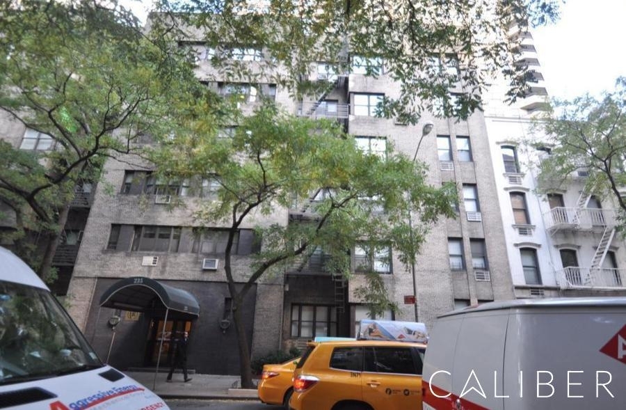 East 46th Street - Photo 0