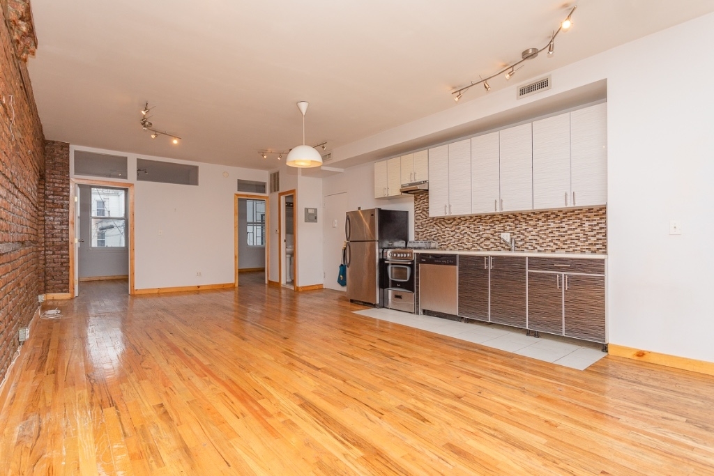 553 Grand St - Photo 3