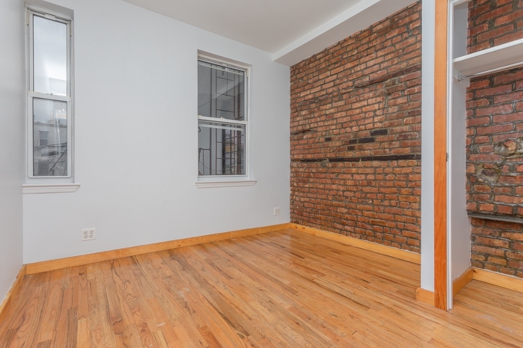 553 Grand St - Photo 8