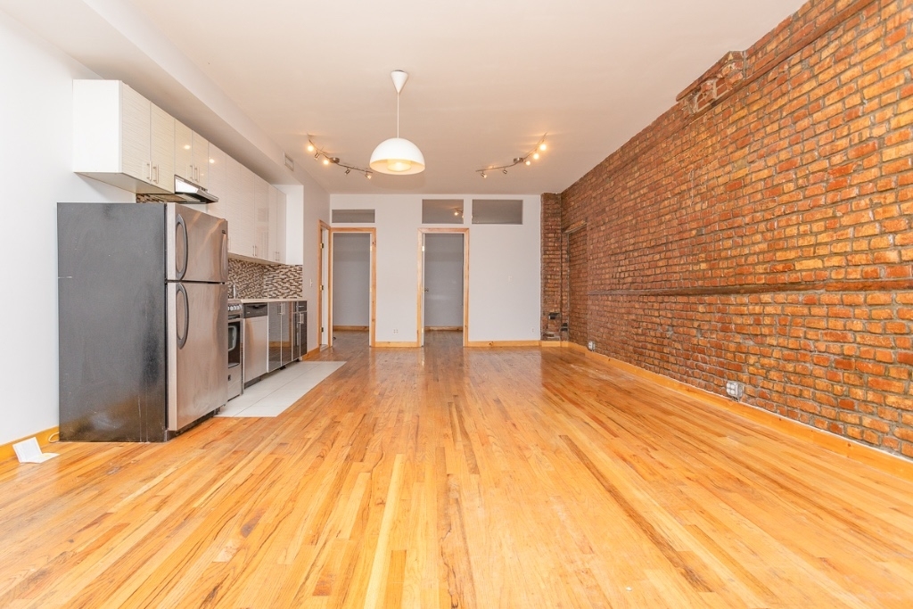 553 Grand St - Photo 1