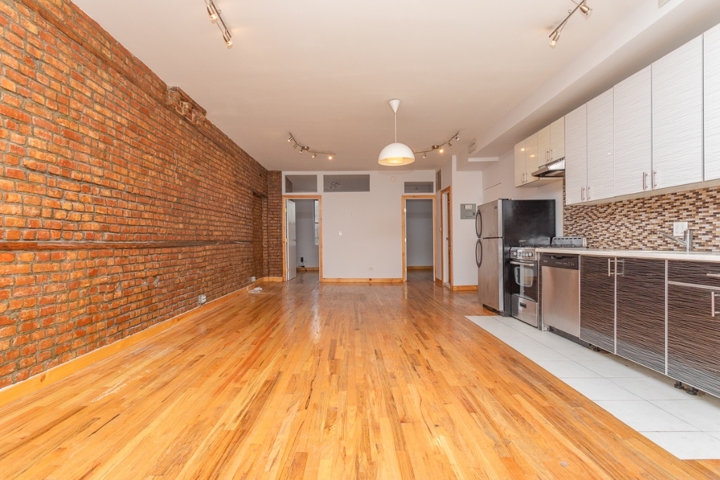 553 Grand St - Photo 0