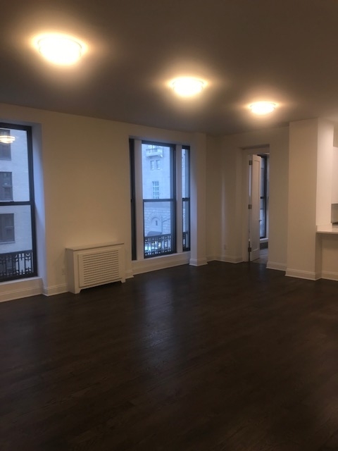 200 w 58th Street - Photo 2