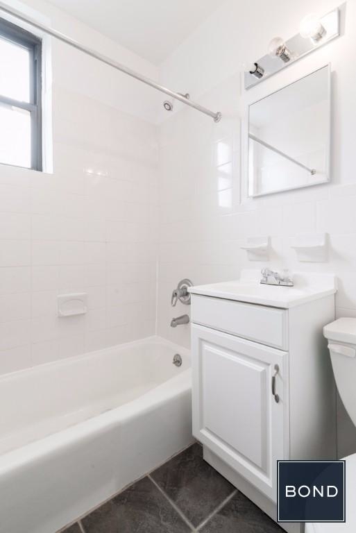 246 West 22nd Street - Photo 4