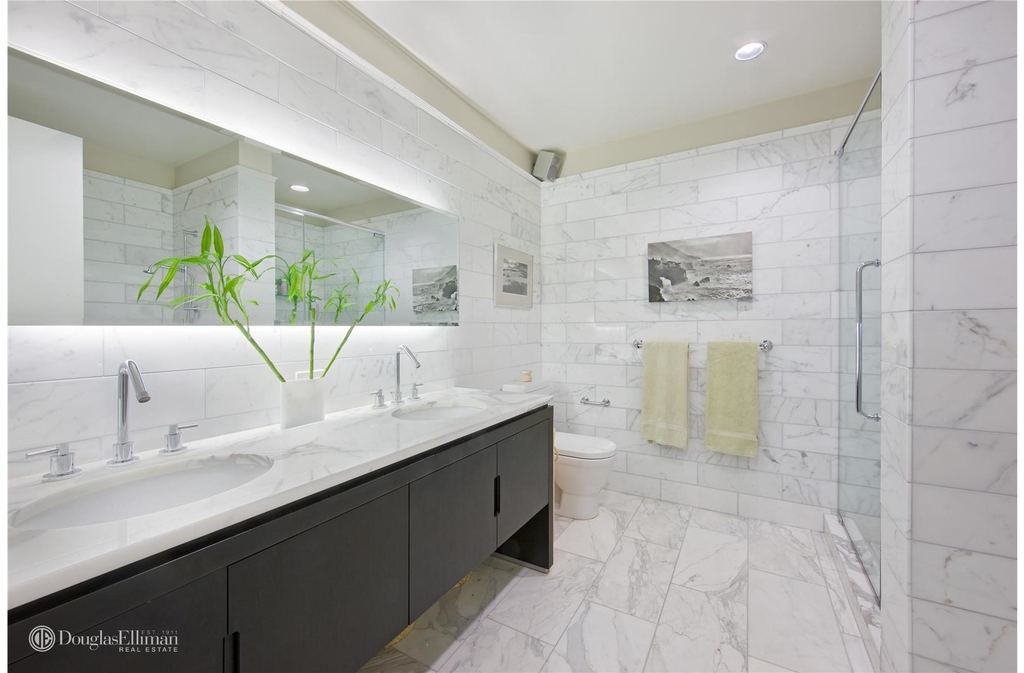 225 Fifth Avenue - Photo 3