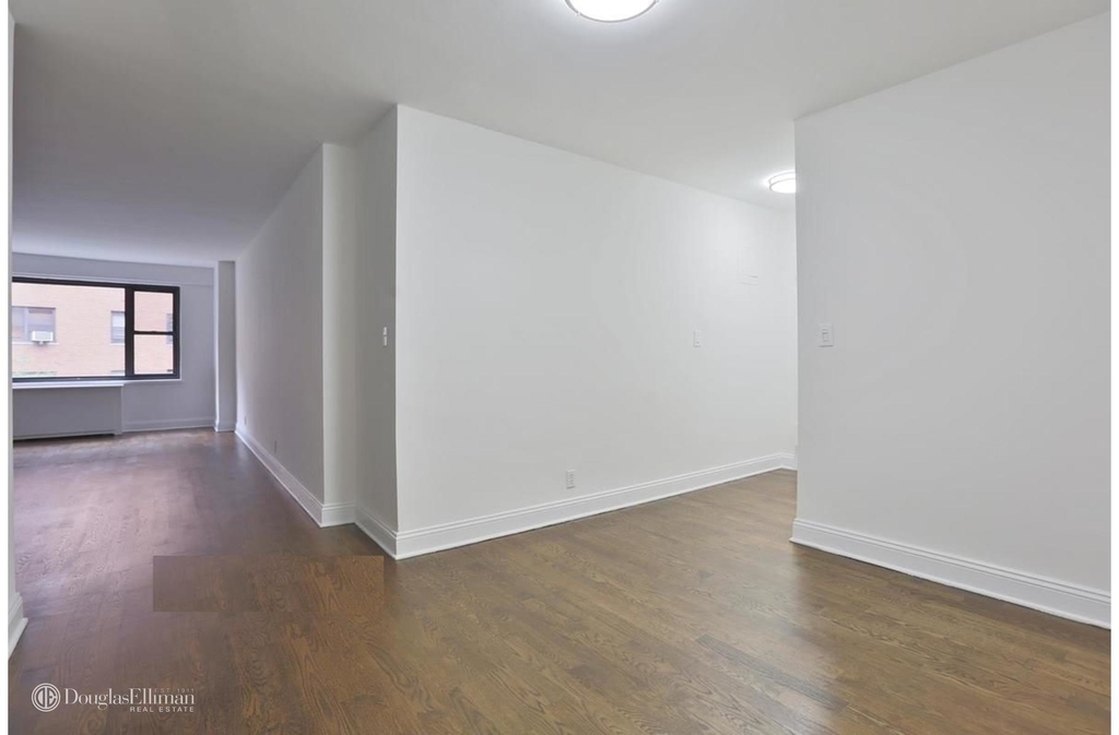 405 East 56th St - Photo 3