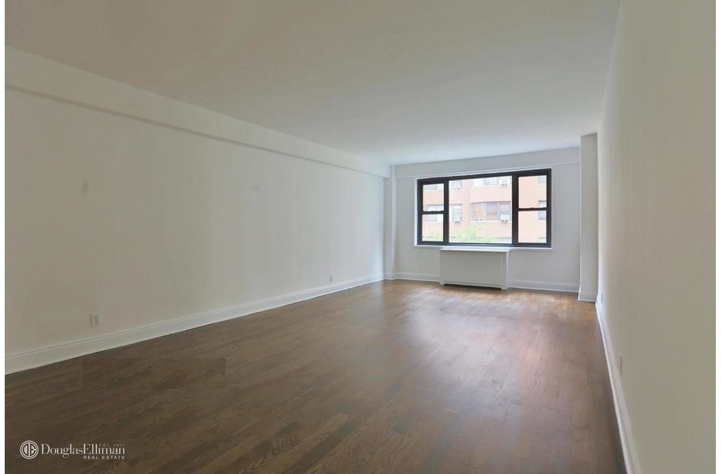 405 East 56th St - Photo 2