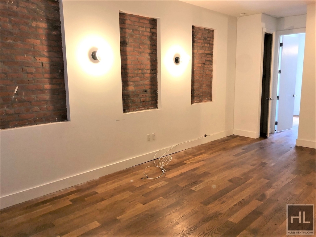 858 Hancock Street - Photo 2