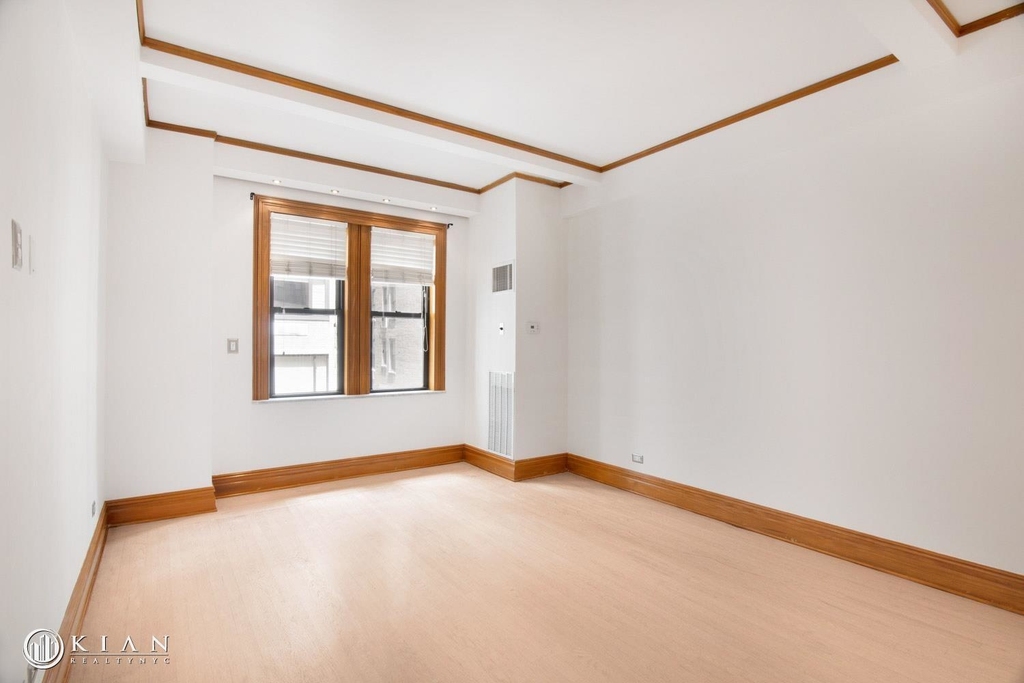 West 58th Street - Photo 11