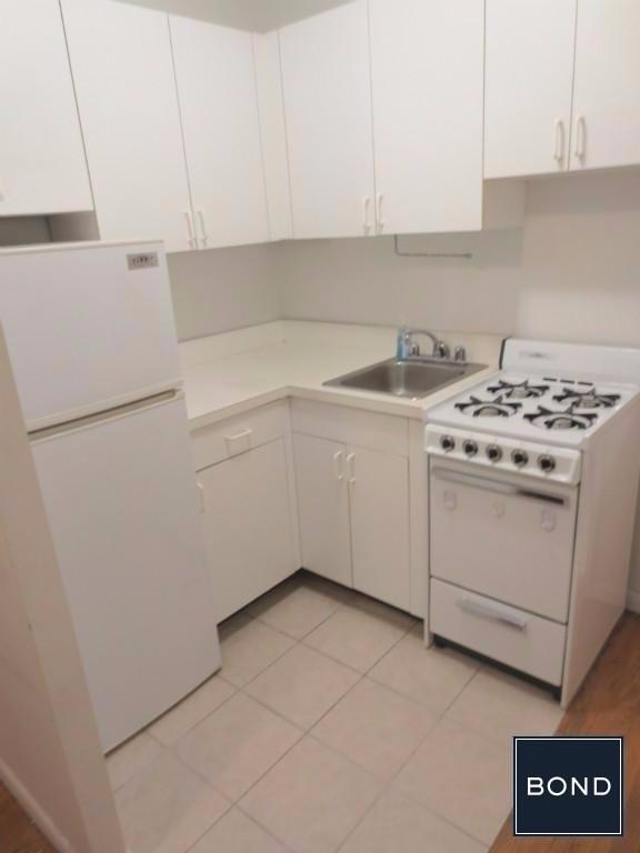 340 East 53 - Photo 1