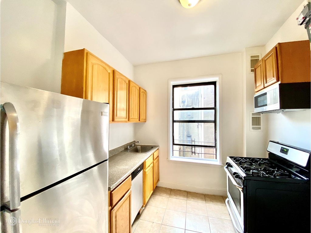 546 West 146th St - Photo 2