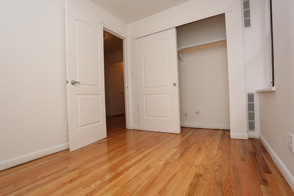 690 Fort Washington Avenue - Photo 2