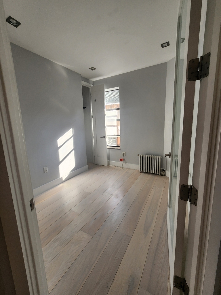 Stanton Street - Photo 2