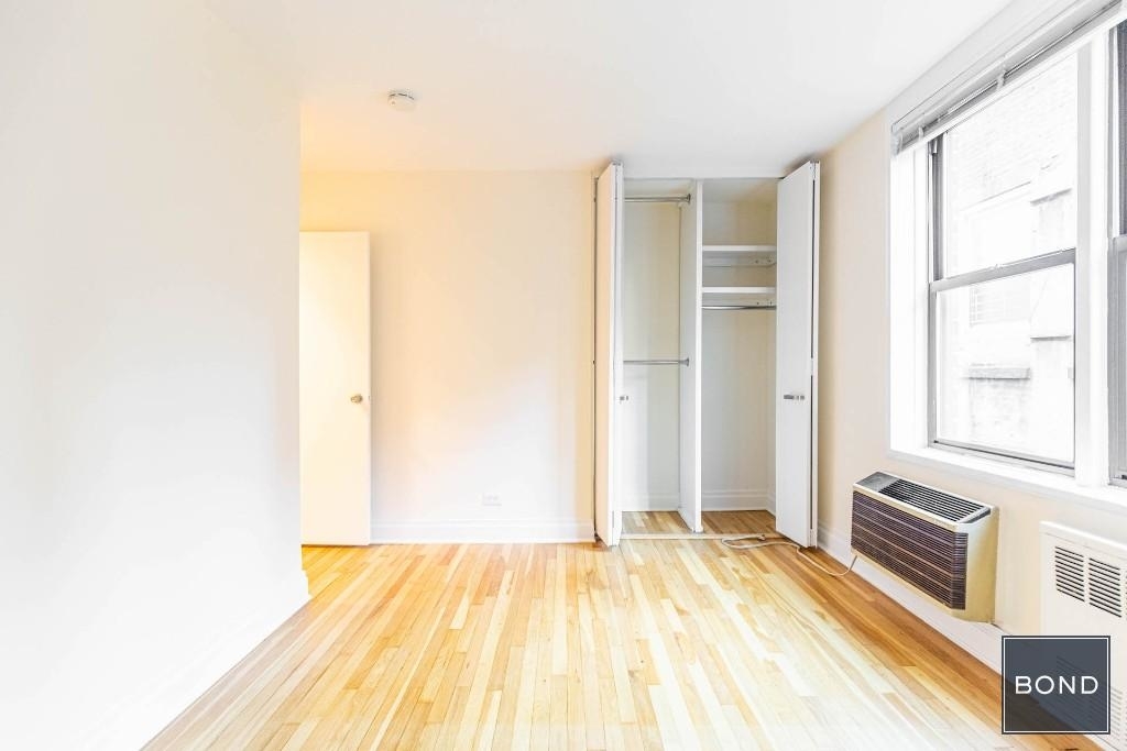 305 West 13th Street - Photo 3