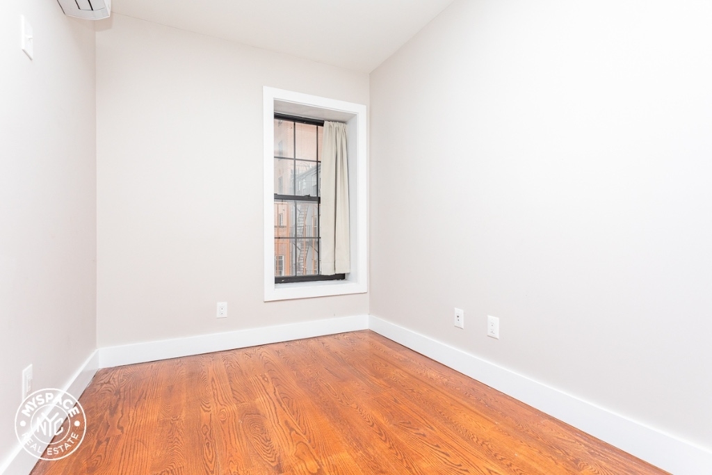 228 Manhattan Ave - Photo 5