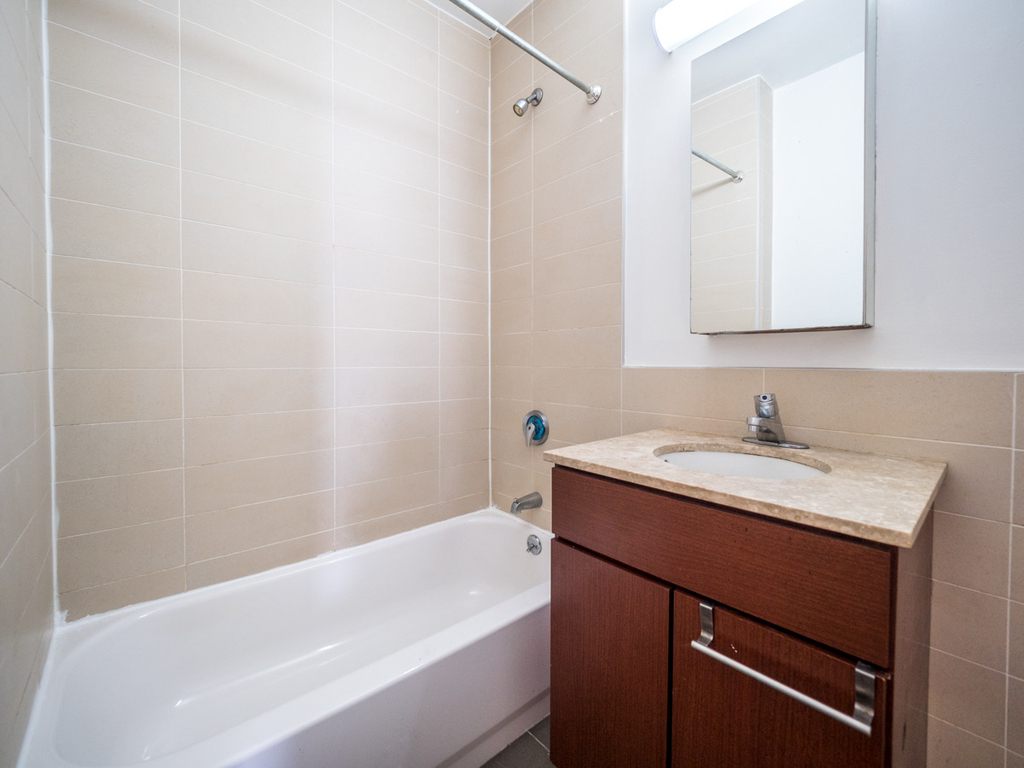 924 Metropolitan Avenue  - Photo 4