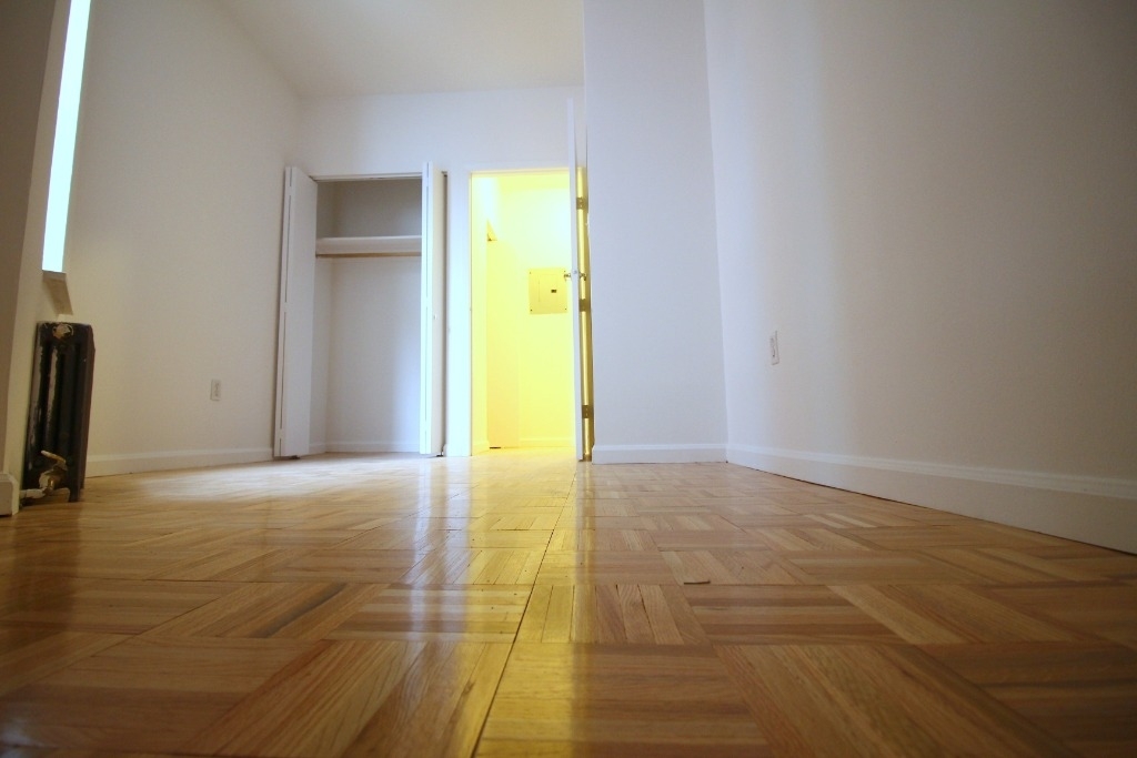 303a w 21 street - Photo 3