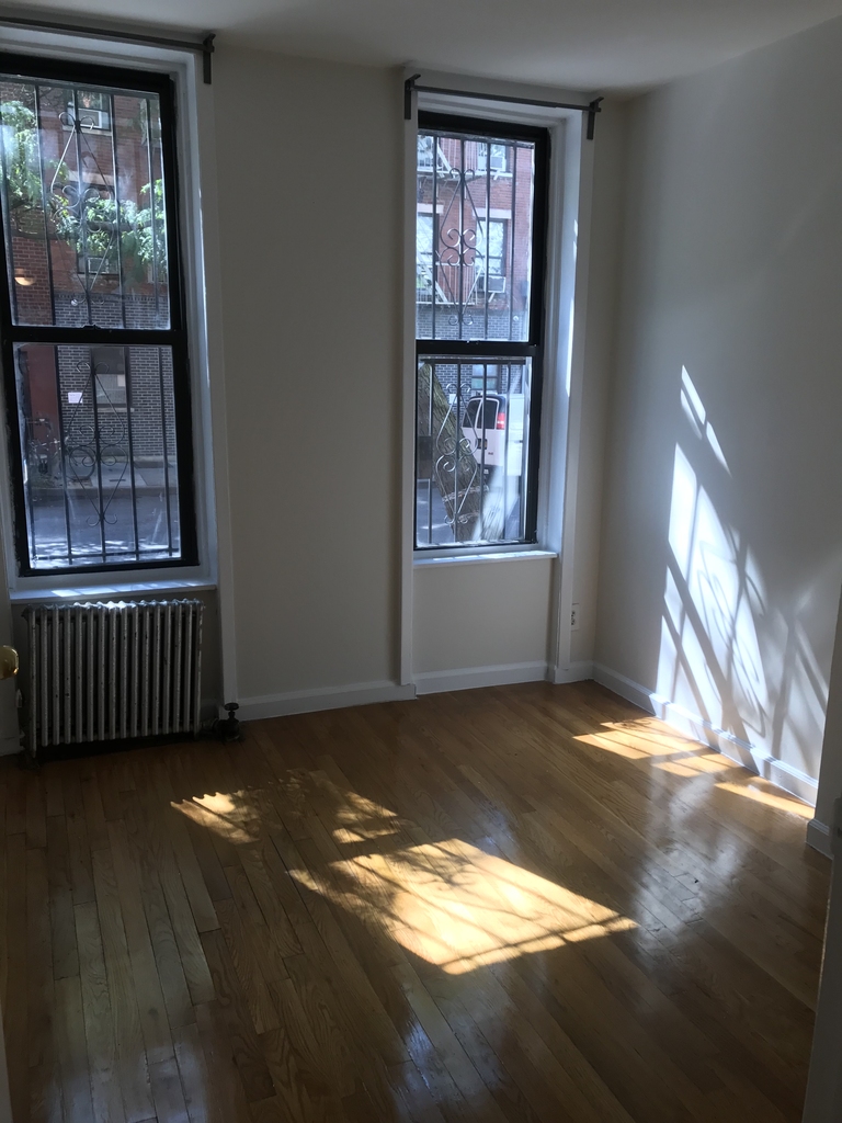 405 W 49th - Photo 0