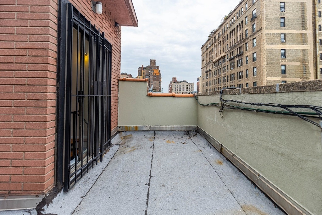 208 West 82nd street - Photo 4