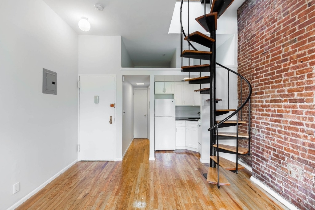 208 West 82nd street - Photo 0