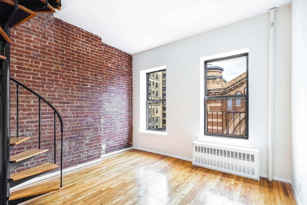 208 West 82nd street - Photo 1