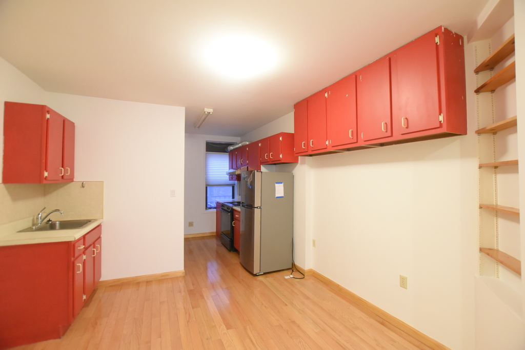 126 East Broadway - Photo 3