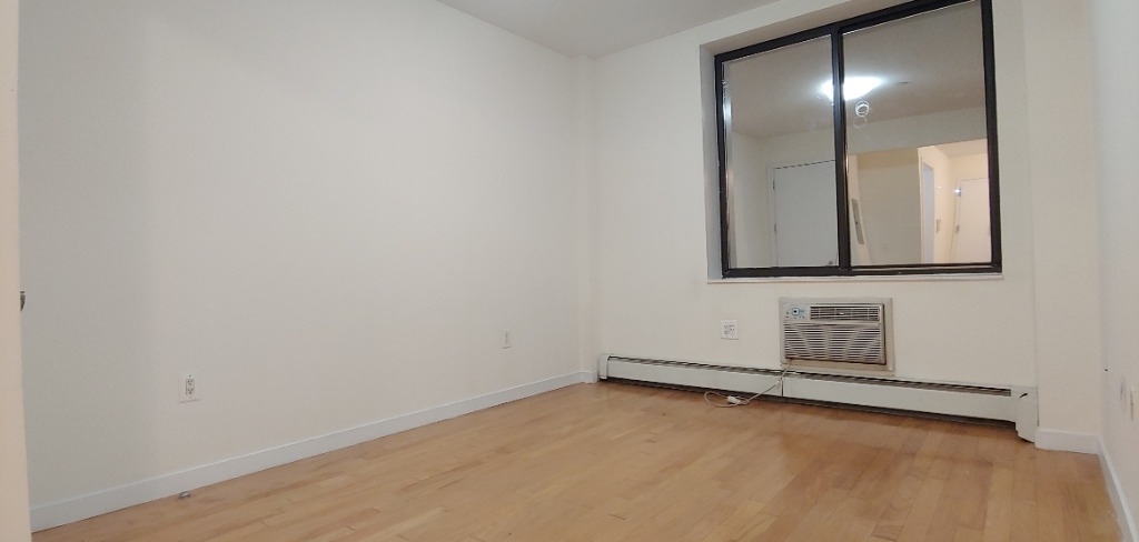 924 Metropolitan Avenue - Photo 3