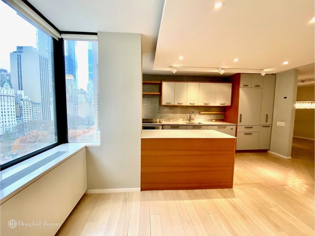 800 Fifth Avenue - Photo 4