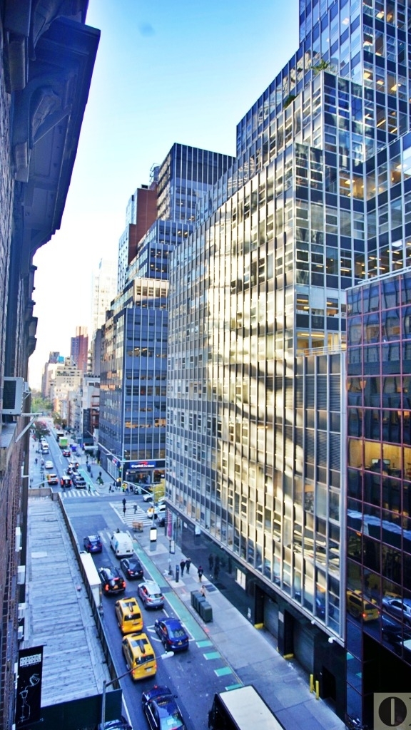 East 52nd St & Lexington Ave - Photo 4