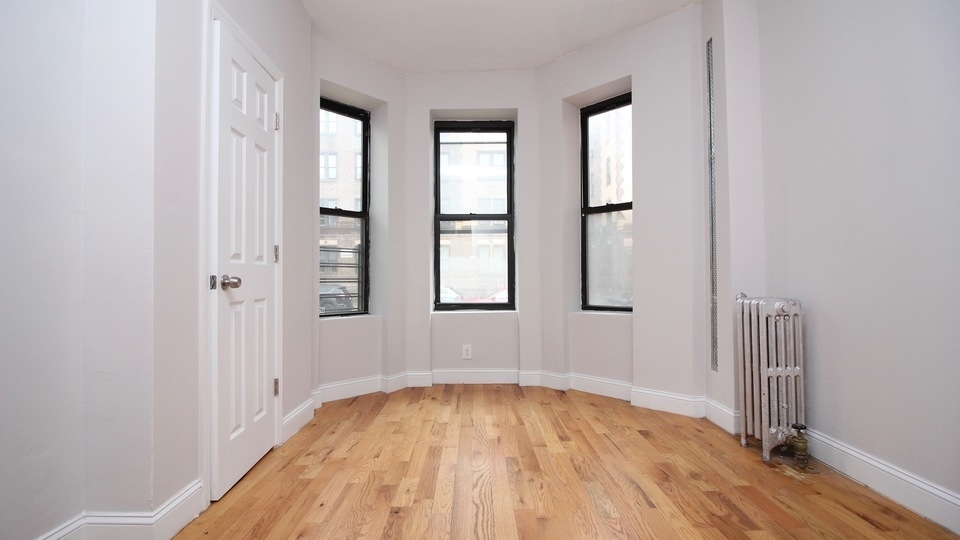 1789 Bedford Ave - Photo 4