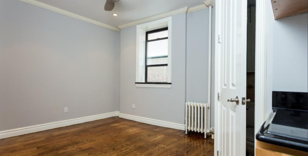 326 East 35th Street - Photo 4