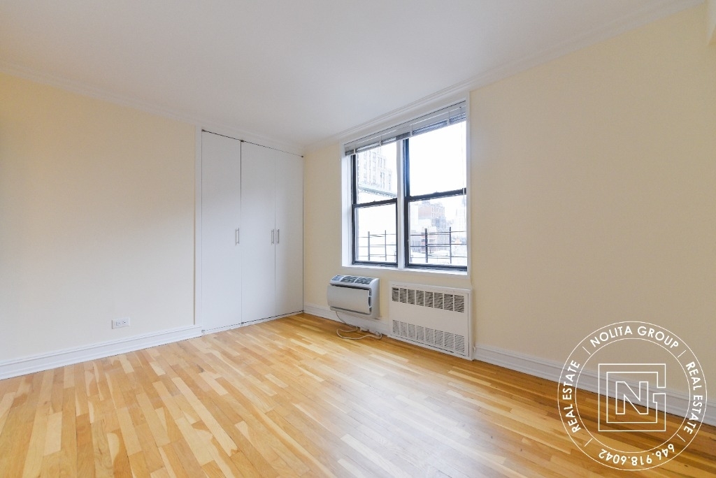 305 W 13th St - Photo 3