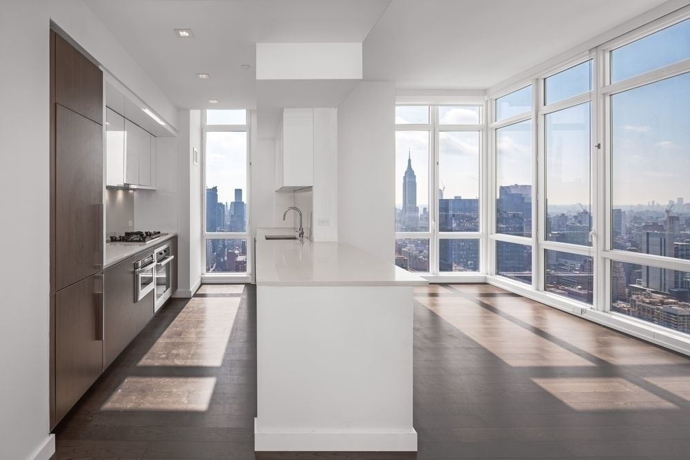 605 West 42nd St - Photo 8