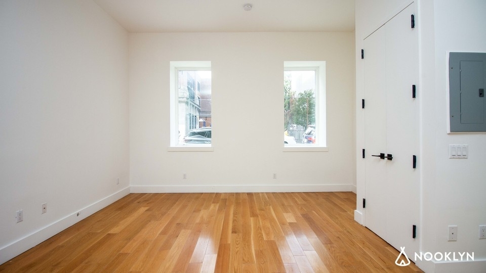 783 Knickerbocker Ave - Photo 2