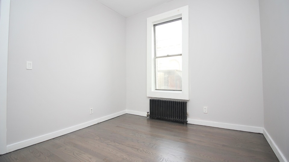 139 Tompkins Ave - Photo 6