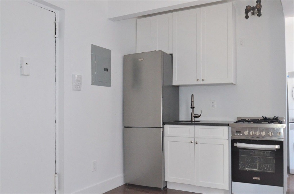 1484 amsterdam ave - Photo 1