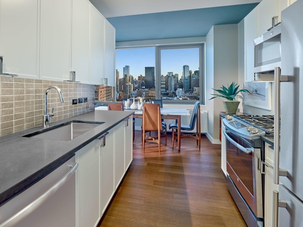 435 West 31st Street - Photo 1