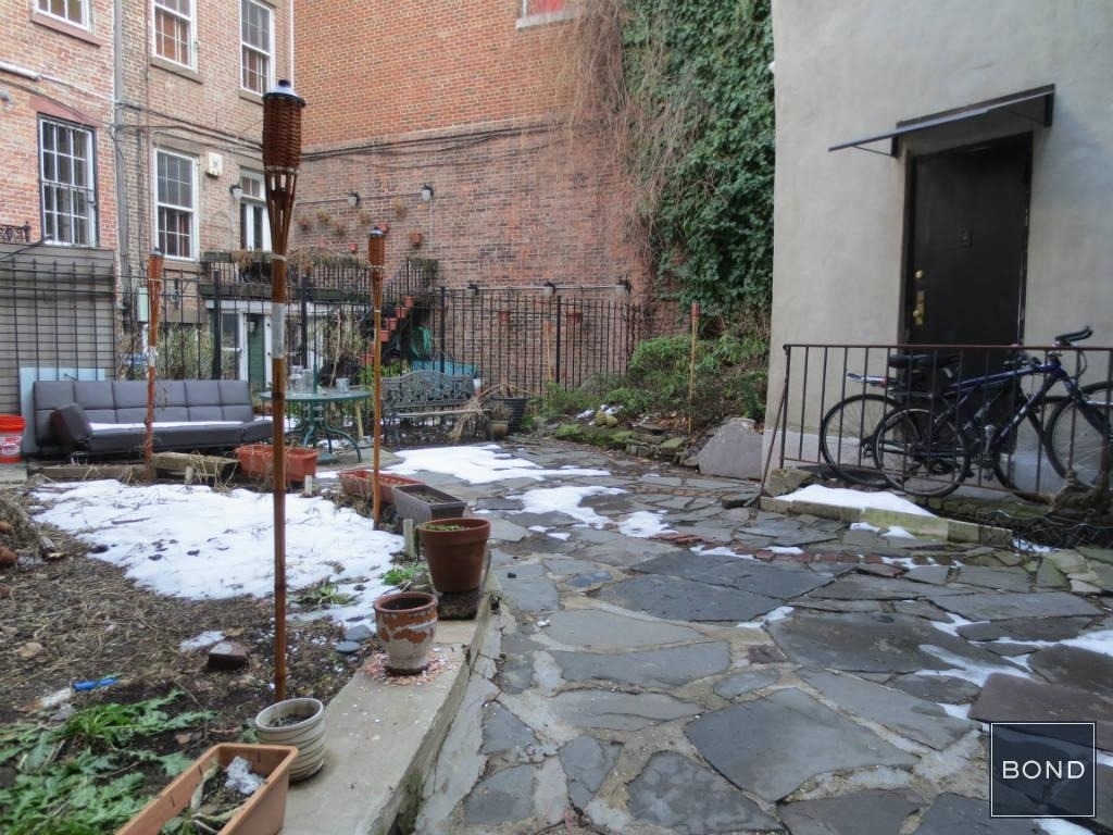 496 Hudson Street - Photo 7