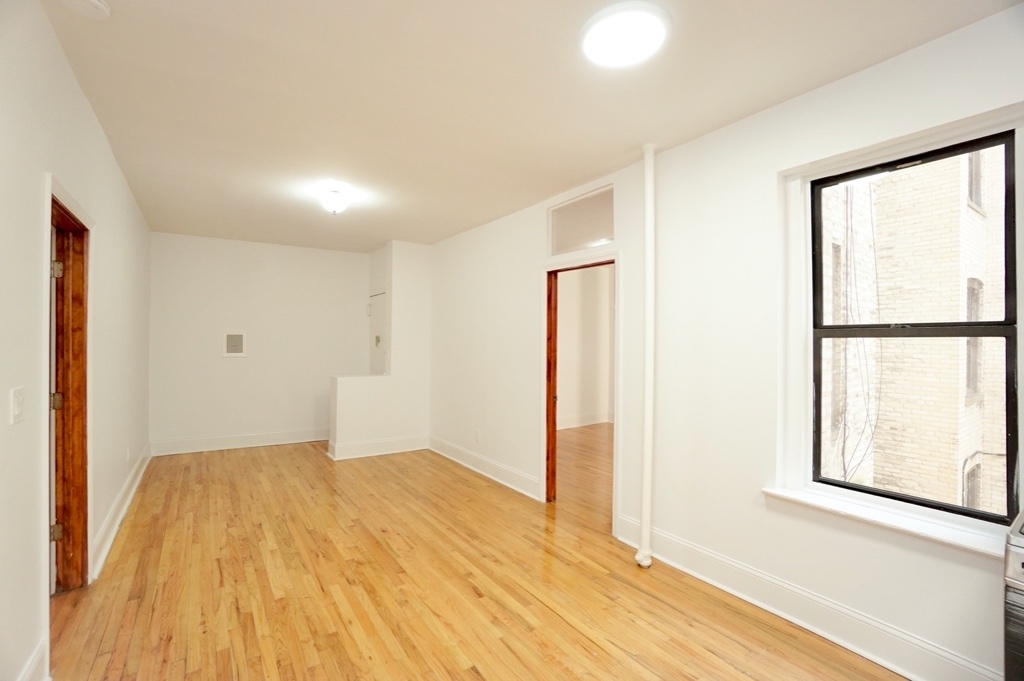 562 W 174th Street - Photo 7