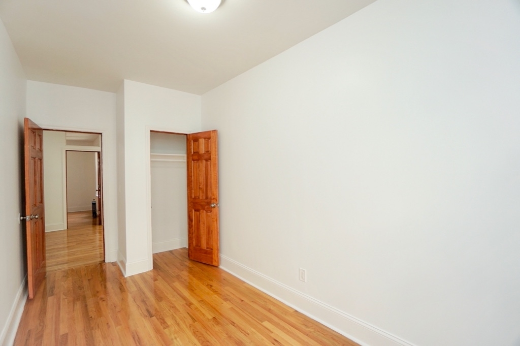 562 W 174th Street - Photo 4