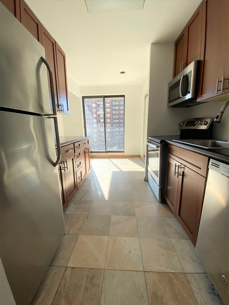 370 West 30th Street - Photo 6