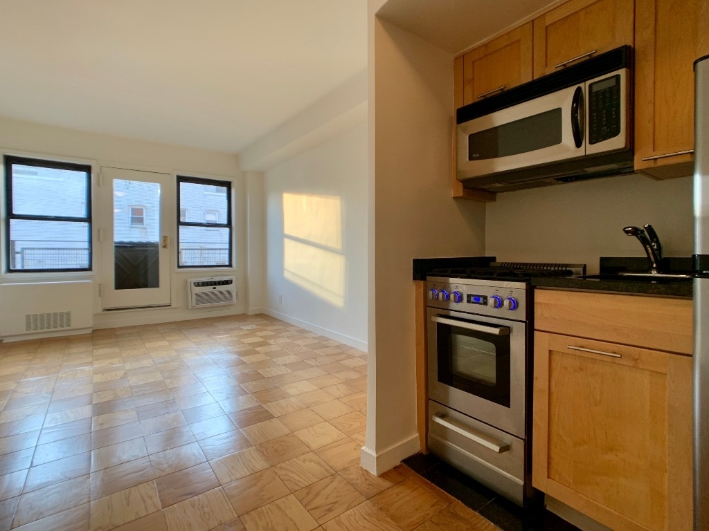 236 E 36th Street - Photo 3