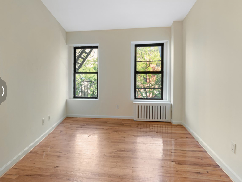 99th And Broadway  - Photo 1